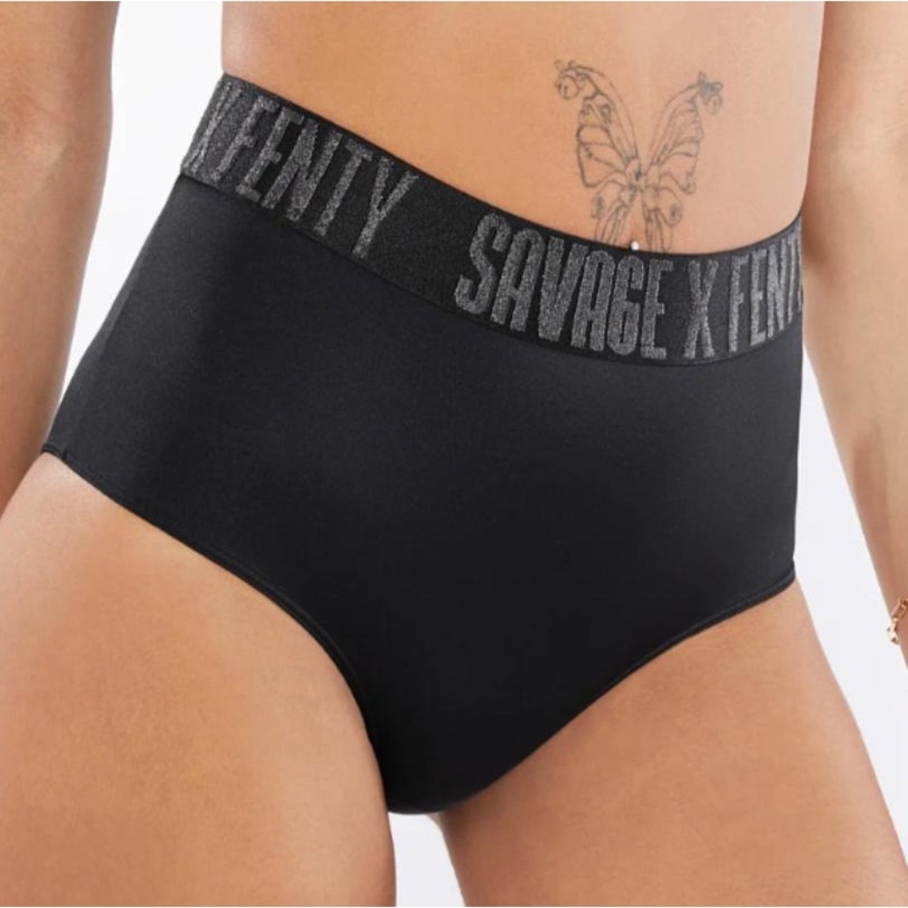 NWT Savage X Fenty Large L Black Logo Waistband Hi Rise Booty Shorts
